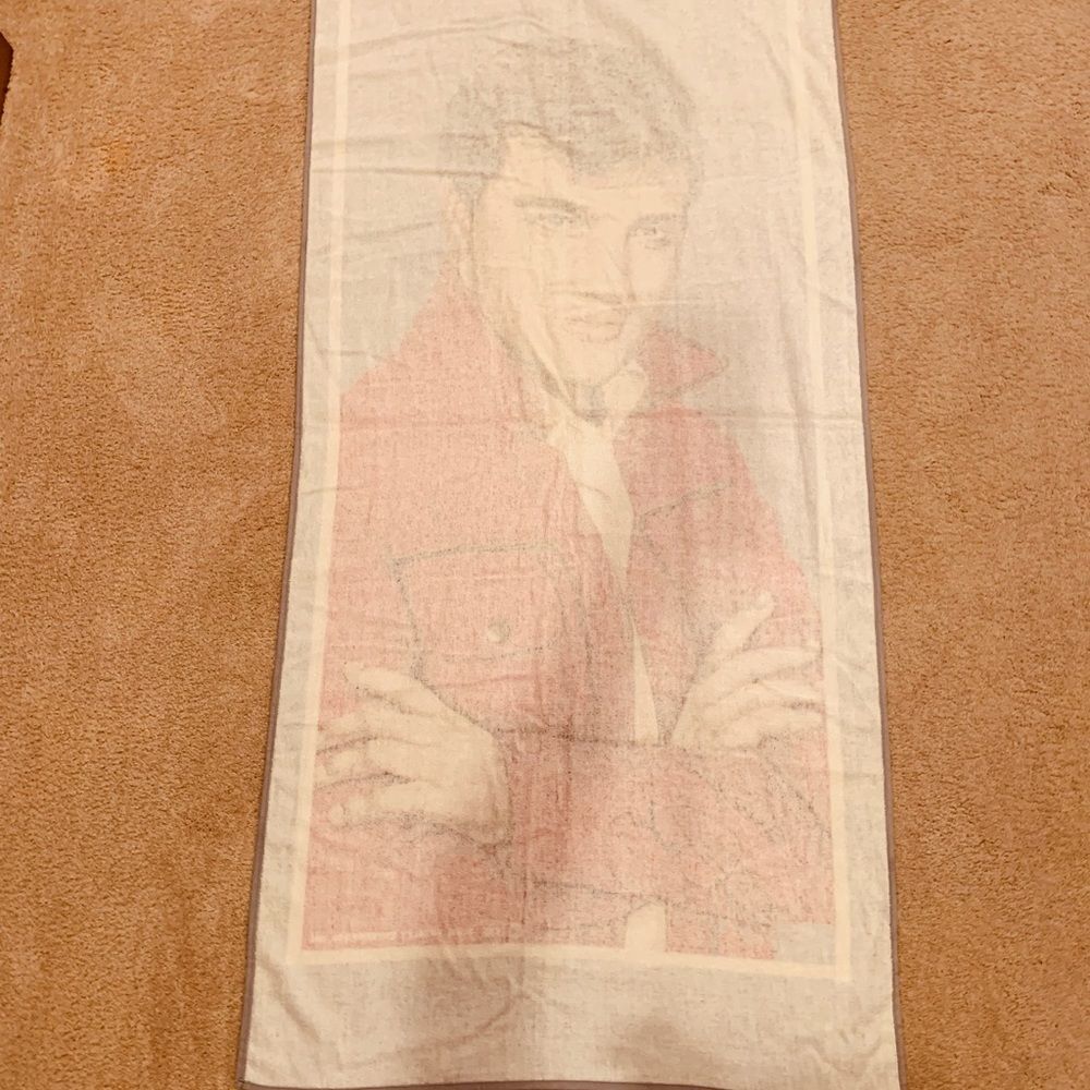 Elvis Presley Beach Towel - Picture 8 of 11